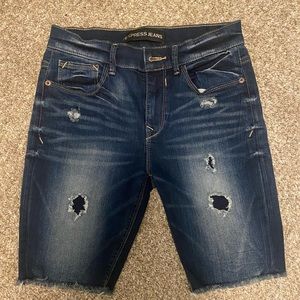 Express women’s distressed denim shorts size 4